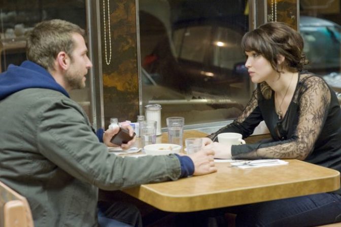 Bradley Cooper a Jennifer Lawrence vo filme Terapia láskou