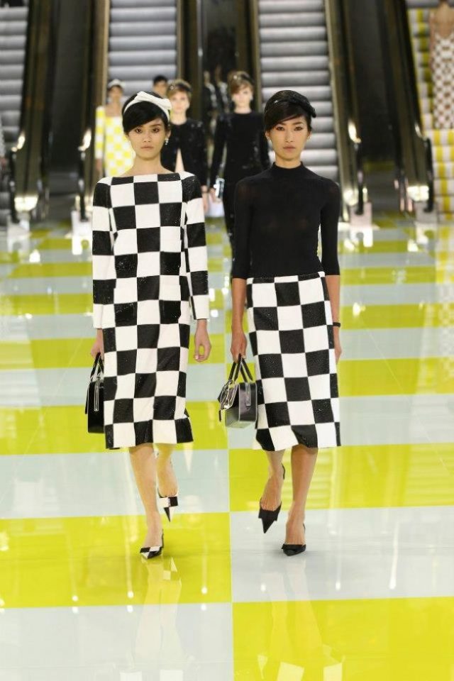 Čierno biela v kolekcii Louis Vuitton na jar a leto 2013