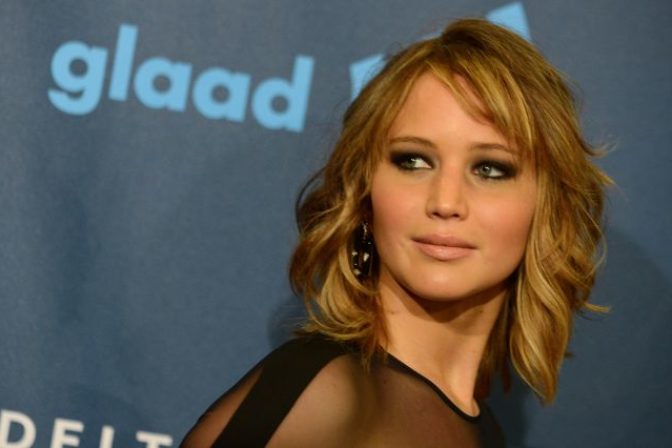 Jennifer Lawrence prichádza na 24. ročník GLAAD Media Awards