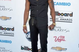 Jason Derulo prichádza na Billboard Music Awards