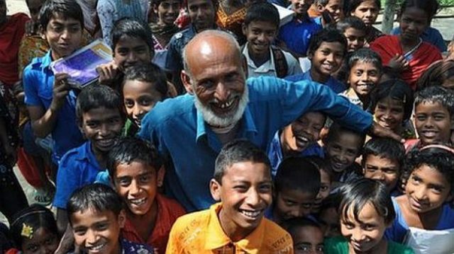 Bangladéšsky rikša založil zdravotné centrum pre chudobných
