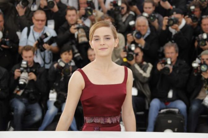 Emma Watson pózuje pre fotografov na filmovom festivale v Cannes