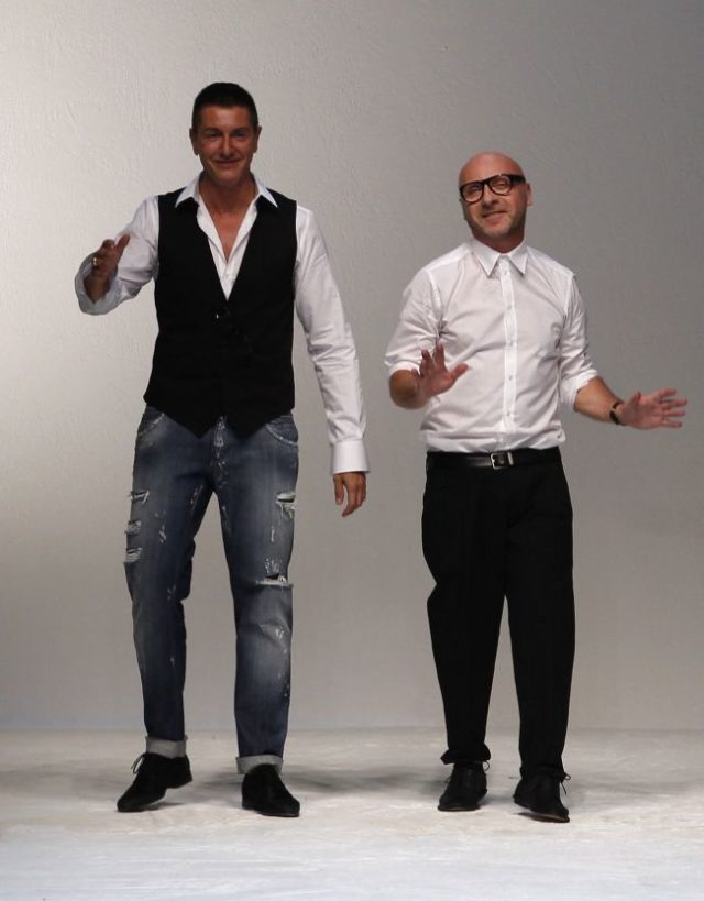 Talianski módni dizajnéri Stefano Gabbana, vľavo, and Domenico Dolce
