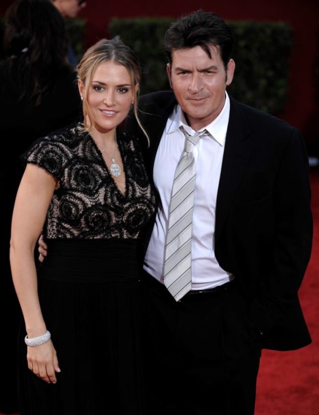 Charlie Sheen a manželka Brooke Mueller