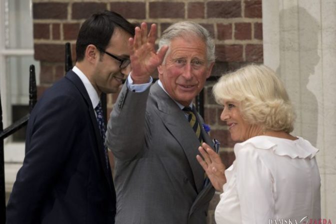 Middletonovci aj princ Charles s manželkou Camilou navštívili vnúčika