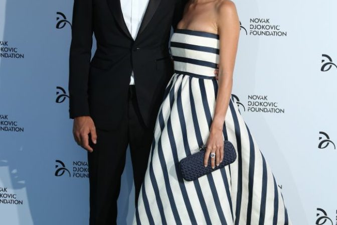 Novak Djokovič a Jelena Ristič prichádzajú na slávnostnú večeru