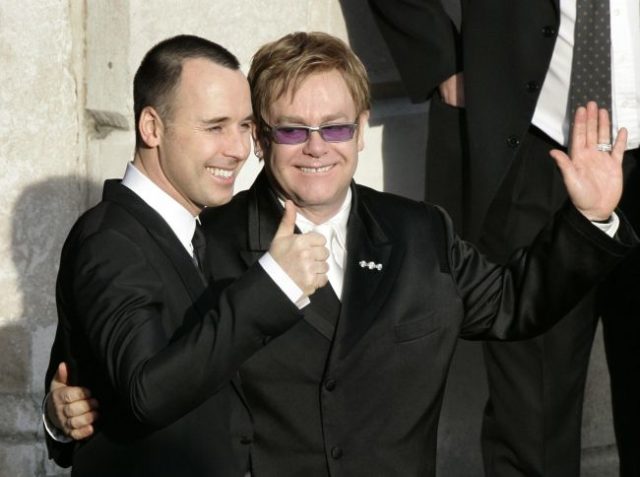 Elton John vpravo s priateľom Davidom Furnishom