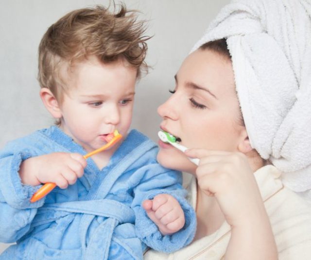 Zdravie, čisté zuby, umývanie zubov, matka, dieťa, hygiena, čistota