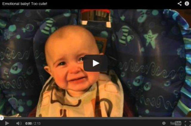 10 mesačné bábätko dojal mamin spev