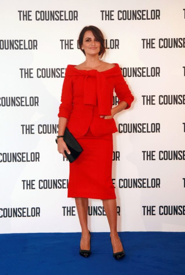 Penélope Cruz prichádza na tlačovú konferenciu k filmu The Counselor
