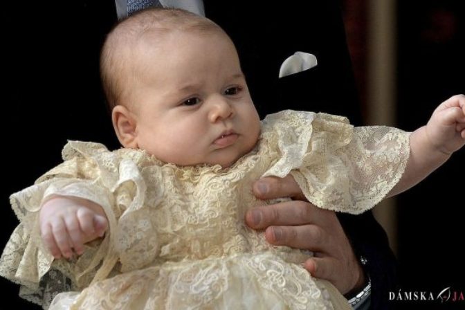 Prvé fotky z krstu britského kráľovského potomka princa Georga