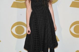 Speváčka Lorde prichádza na nominačný koncert Grammy 2014