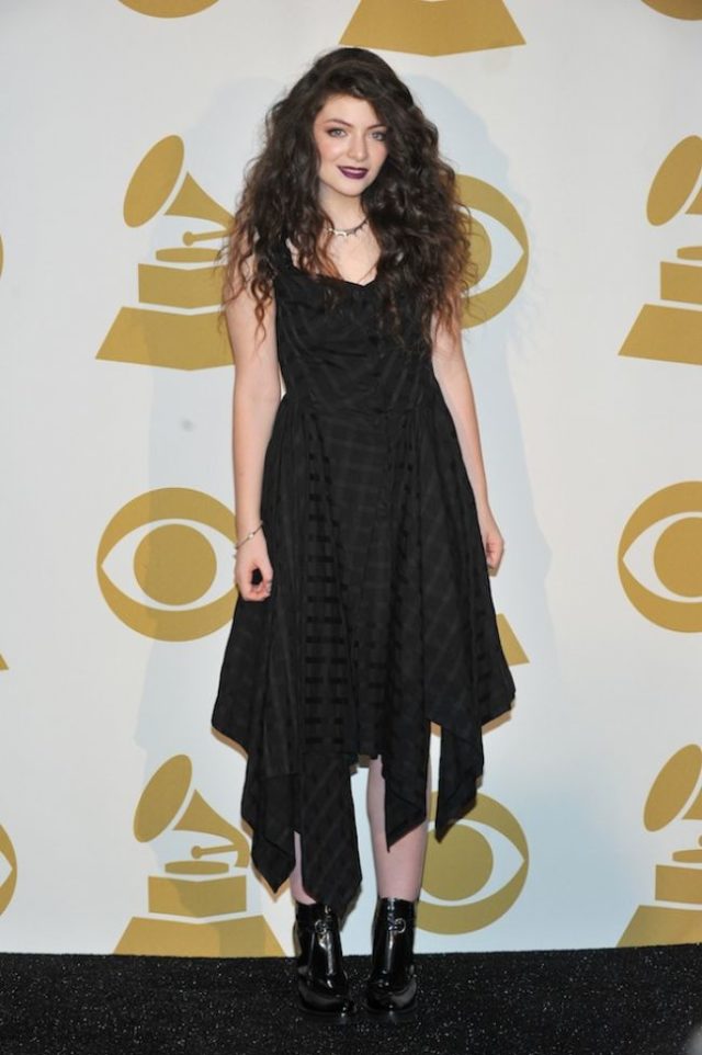 Speváčka Lorde prichádza na nominačný koncert Grammy 2014