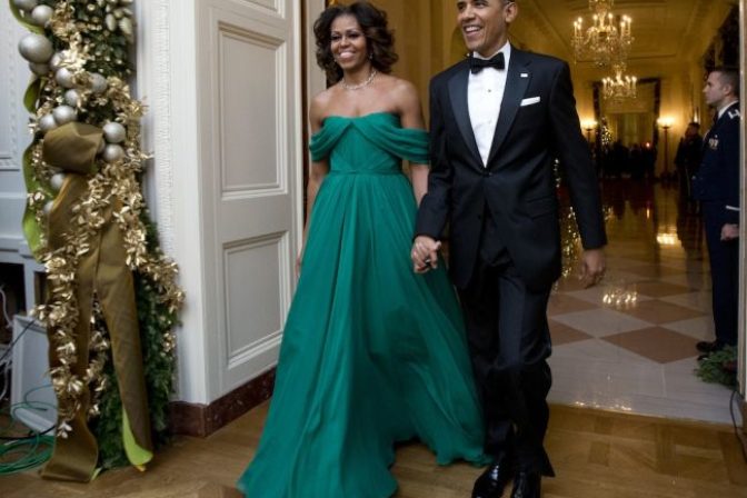 Michelle Obamová a Barack Obama prichádzajú na recepciu vo Washingtone