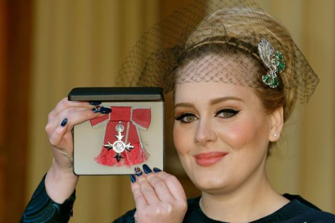 Speváčka Adele dostala Rad britského impéria