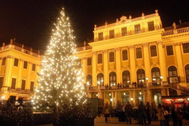 Vianočné trhy pred zámkom Schönbrunn, Vianoce