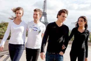 Francúzi navrhli trendy tričká, ktoré ľudí odnaučia hrbiť sa