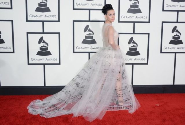 Katy Perry prichádza na udeľovanie cien Grammy