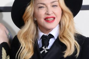 Madonna prichádza na udeľovanie cien Grammy