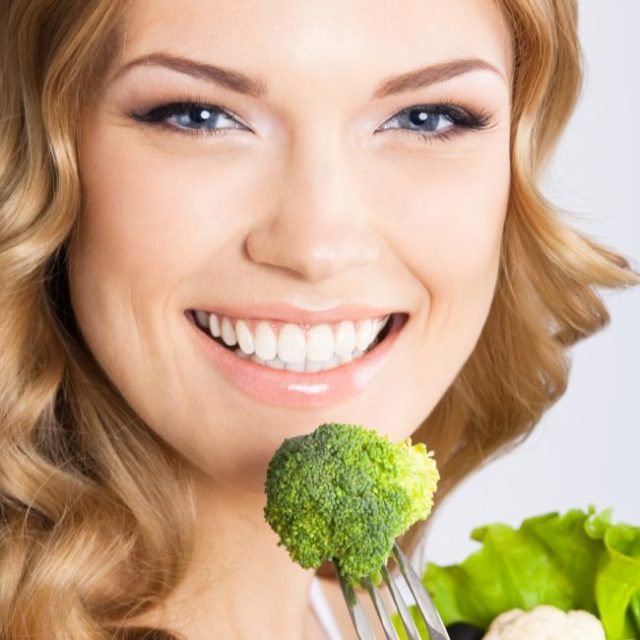 brokolica, zelenina, zdravie, výživa, vitamíny, úsmev, žena, krása,