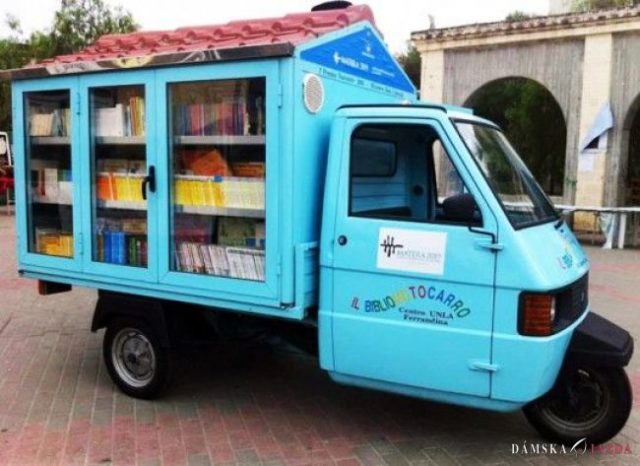 Senior šíri lásku ku knihám, zriadil knižnicu na kolesách