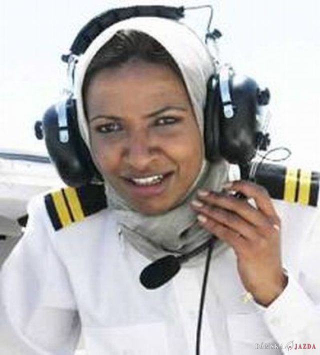 Hanadi búra bariéry, je prvou ženskou pilotkou v Saudskej Arábii