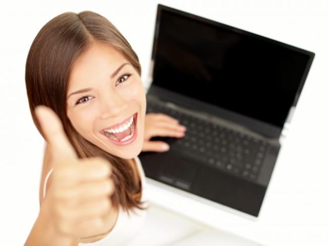 Internet, dievča, dobrá nálada, notebook, počítač, úsmev, laptop, IT