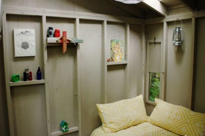 Matka dvoch detí si postavila útulnú chatu len za tisíc eur