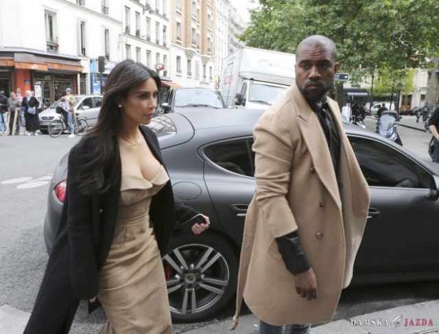 Kim Kardashian a Kanye West rátajú hodiny do svadby