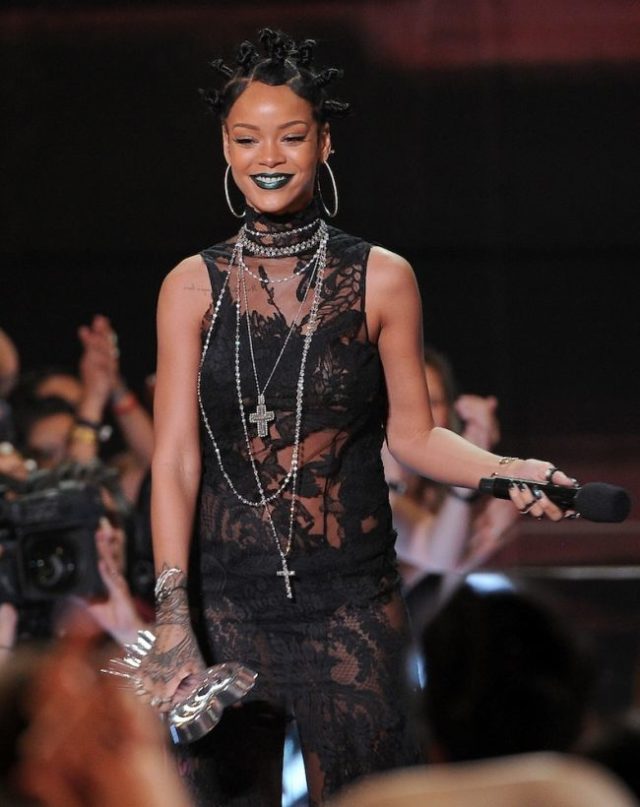 Rihanna počas odovzdávania iHeartRadio Music Awards v Los Angeles