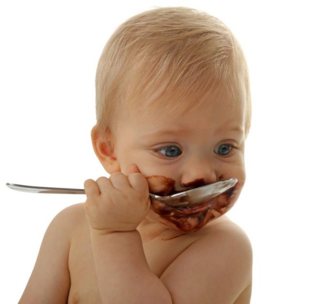 Dieťa, jesť, príkrm, výživa, lyžica, bábätko, batoľa, strava, zdravie