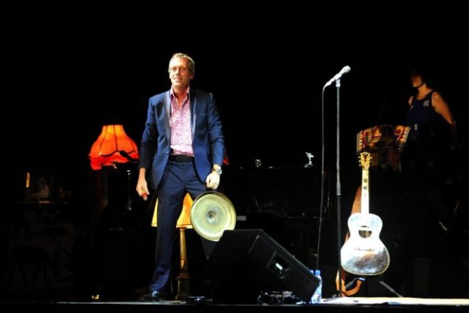 Hugh Laurie a Copper Bottom Band postavili na nohy NTC