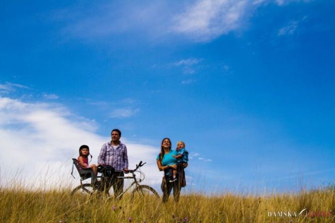 Rodina sa s batoľatami vydala na rekordnú cyklistickú cestu