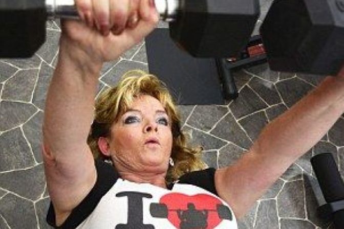 Babička (69) odmieta pliesť, trénuje na vzpieračský rekord