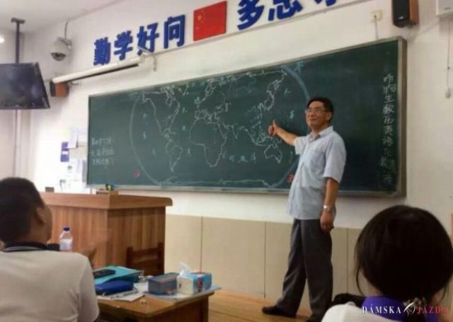 Nuda nehrozí: Učiteľ geografie vie, ako si získať pozornosť žiakov