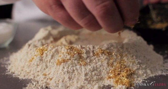 Španielsky pekár pečie najdrahší chlieb na svete