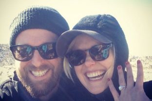 Kanadská herečka Alison Pill a americký herec Joshua Leonard sa zasnúb