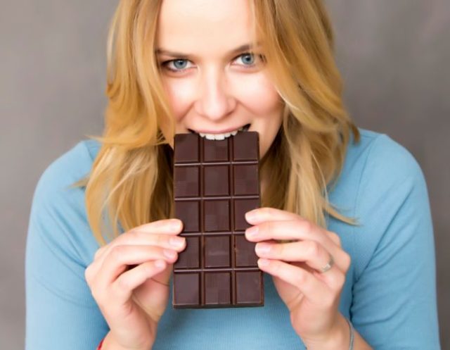 Zdravie, čokoláda, jesť čokoládu, maškrta, tabuľka čokolády