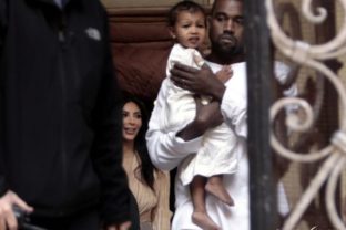 Kanye West a Kim Kardashian pokrstili dcéru v Jeruzaleme