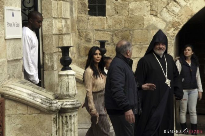 Kanye West a Kim Kardashian pokrstili dcéru v Jeruzaleme