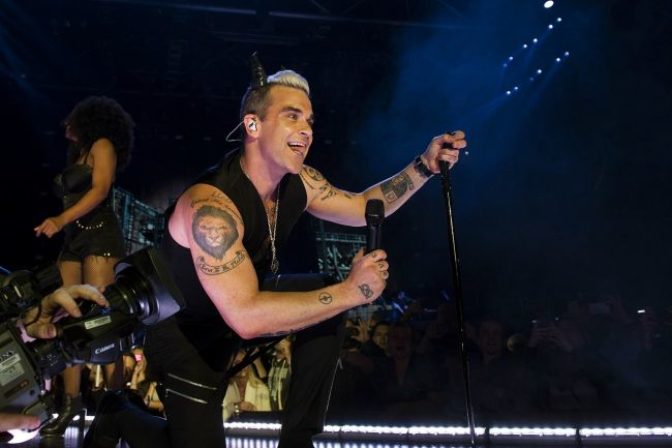 Robbie Williams daroval svojim slovenským fanúšikom prvý koncert