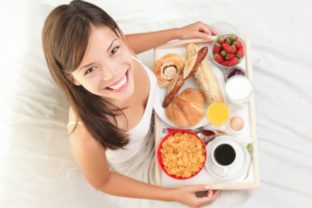 Raňajky, jesť, zdravé stravovanie, žena, chudnutie, jedlo, raňajkovať