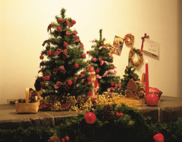 Vianoce, dekorácia, ozdoby, vianočný stromček