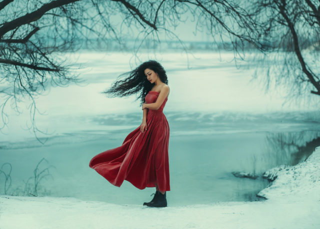 žena, kráska, samota, zima, červené šaty
