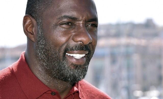 Herec Idris Elba možno v budúcnosti stvárni Jamesa Bonda. 