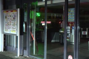 Muž brutálne napadol v supermarkete štvorročné dieťa